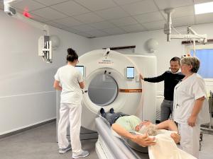 patient passant en scanner